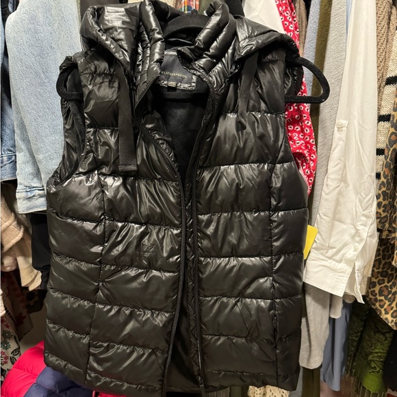 Vest from Costco never worn - Picture 1 of 2